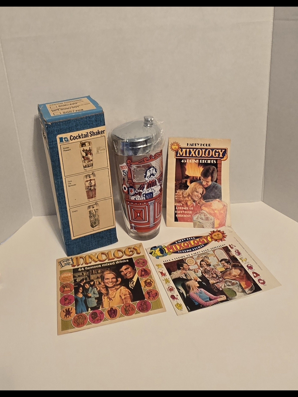 MCM Vintage Hazel-Atlas Cocktail Shaker with 3 Mixology Recipe Bookles Retro,
